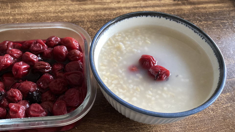 玄米粥に梅干し